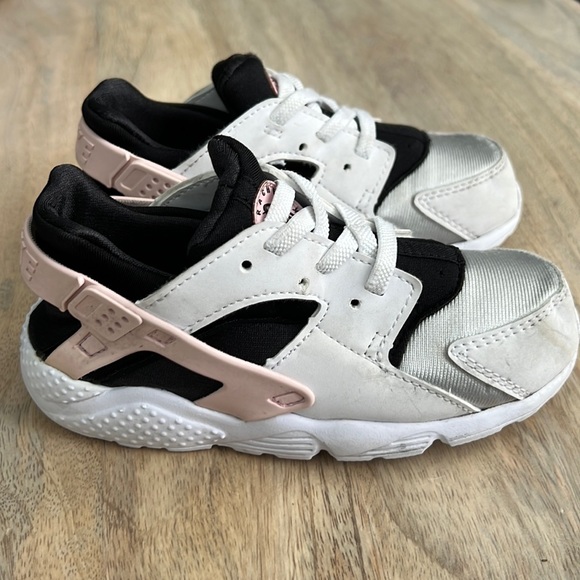 NIKE Huarache Sneakers - Picture 1 of 9